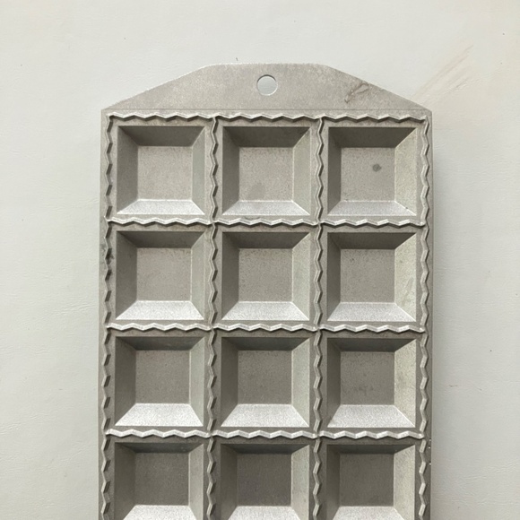 Ravioli Mold for Making 24 Square Ravioli of 32x32 mm with Square Filling Pocket - Picture 5 of 8